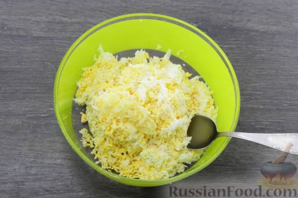 Салат из яиц, плавленого сыра и болгарского перца