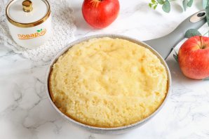 Творожный пирог на сковороде с яблоками