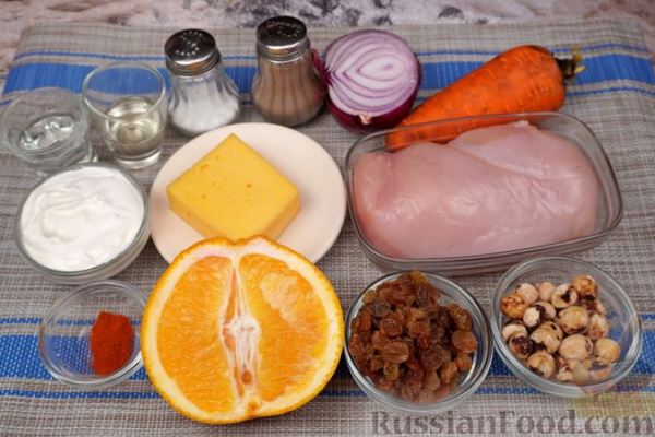 Слоёный салат с курицей, апельсинами, изюмом и орехами