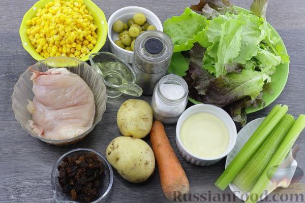 Салат с курицей, картофелем пай, кукурузой, оливками и изюмом