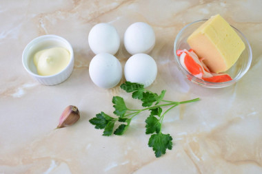 Яйца фаршированные сыром и чесноком