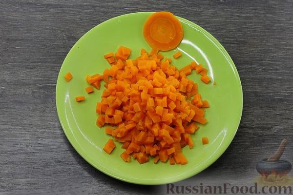 Салат "Дракончик" с копчёной курицей, морковью и сыром