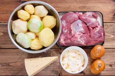 Свинина по французски с картофелем и сыром в духовке